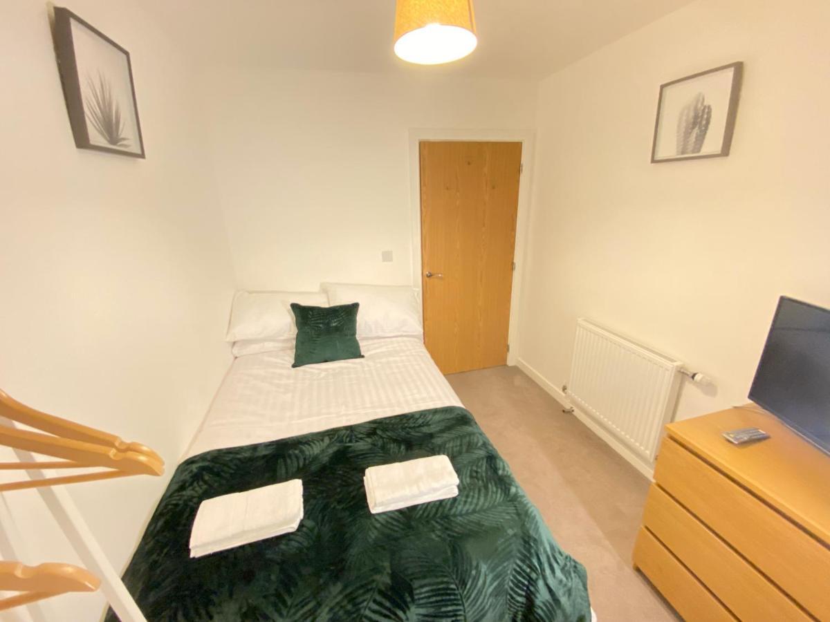 3 Bedrooms Double Or Single Beds, 2 Parking Spaces! Wifi & Smart Tv'S, Balcony Portsmouth Extérieur photo