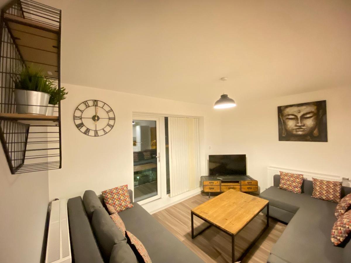 3 Bedrooms Double Or Single Beds, 2 Parking Spaces! Wifi & Smart Tv'S, Balcony Portsmouth Extérieur photo