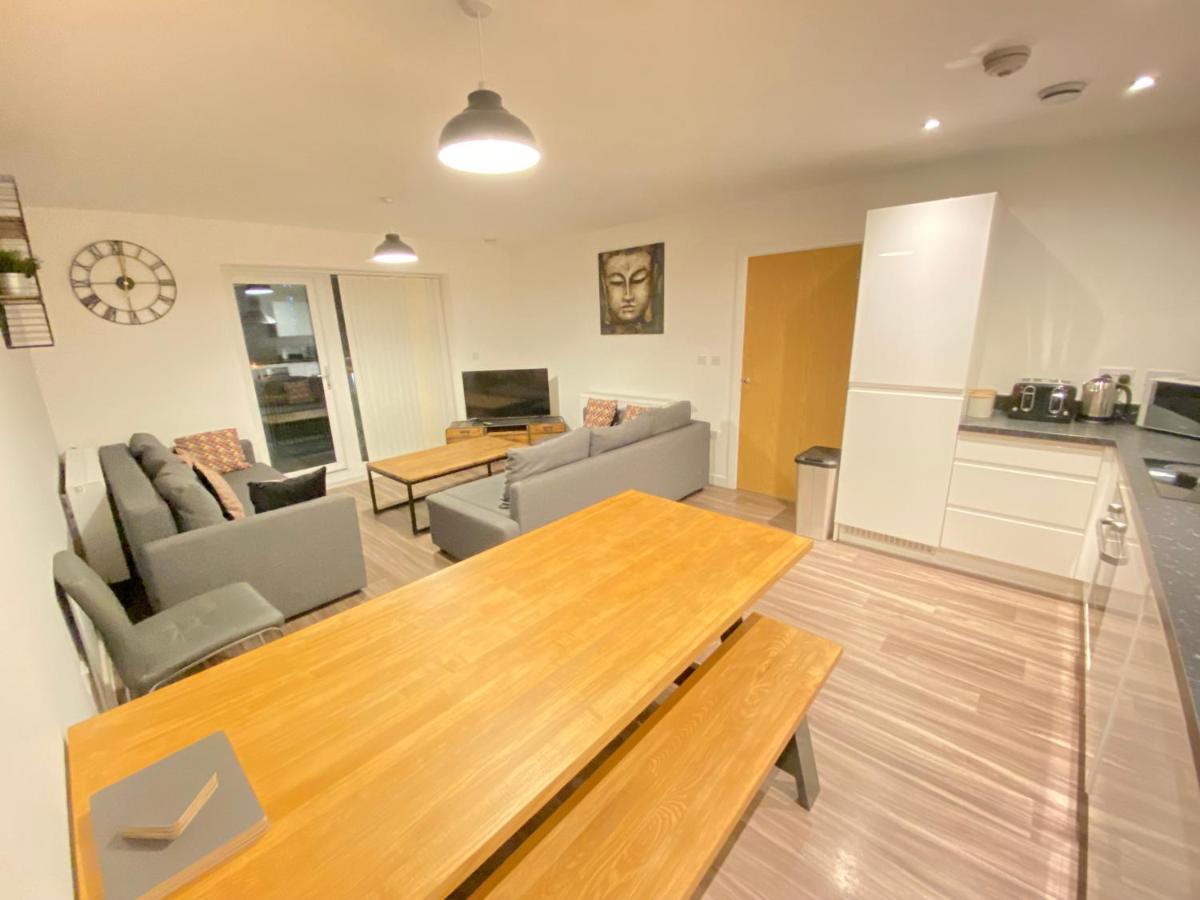 3 Bedrooms Double Or Single Beds, 2 Parking Spaces! Wifi & Smart Tv'S, Balcony Portsmouth Extérieur photo